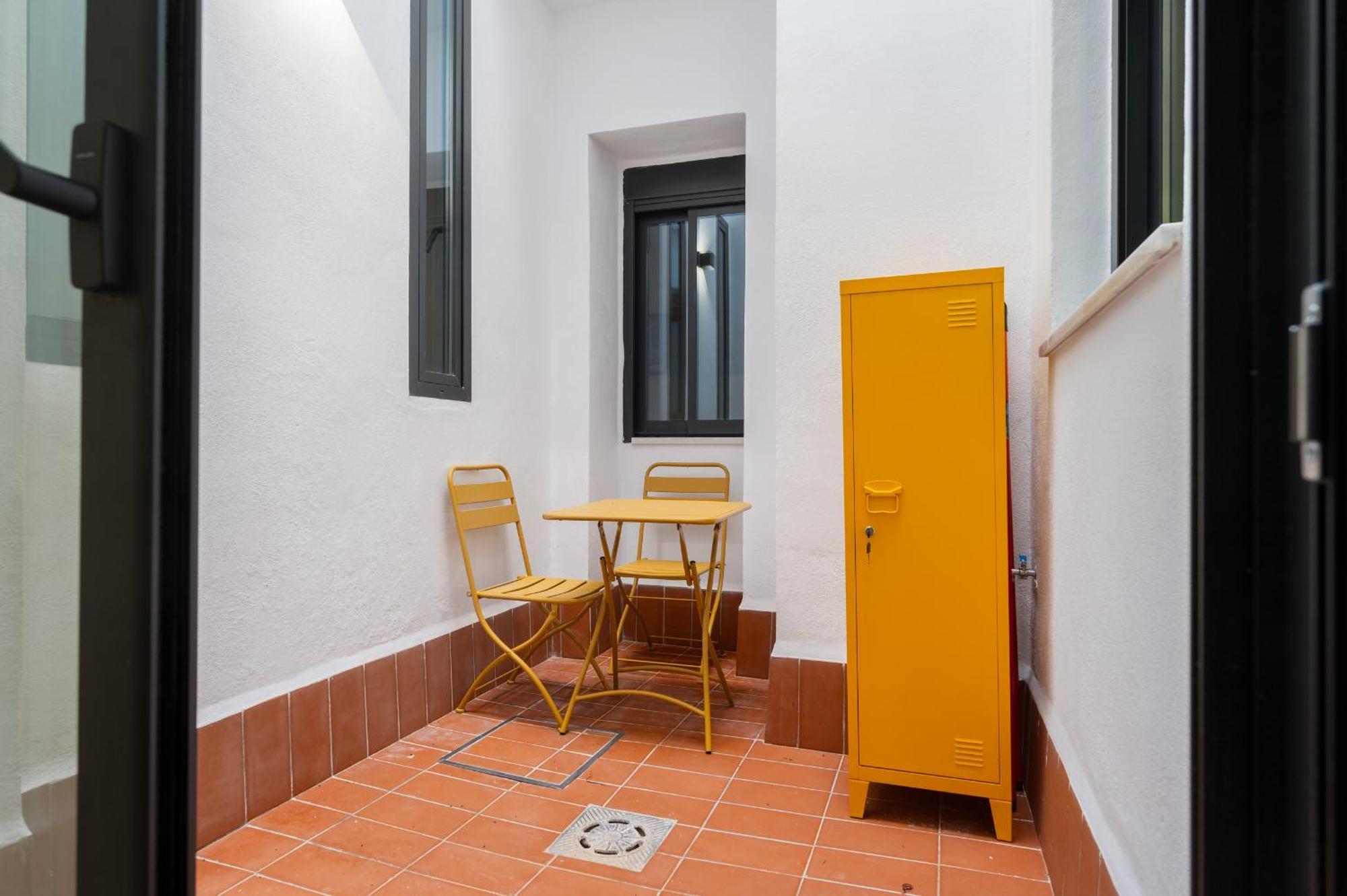 New Modern - Quiet Street - Setas De Séville